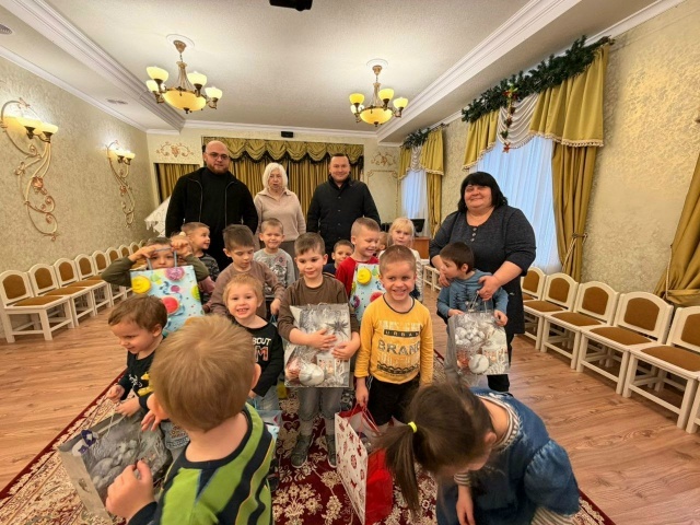 Донецк балаларын ҡыуандырҙылар