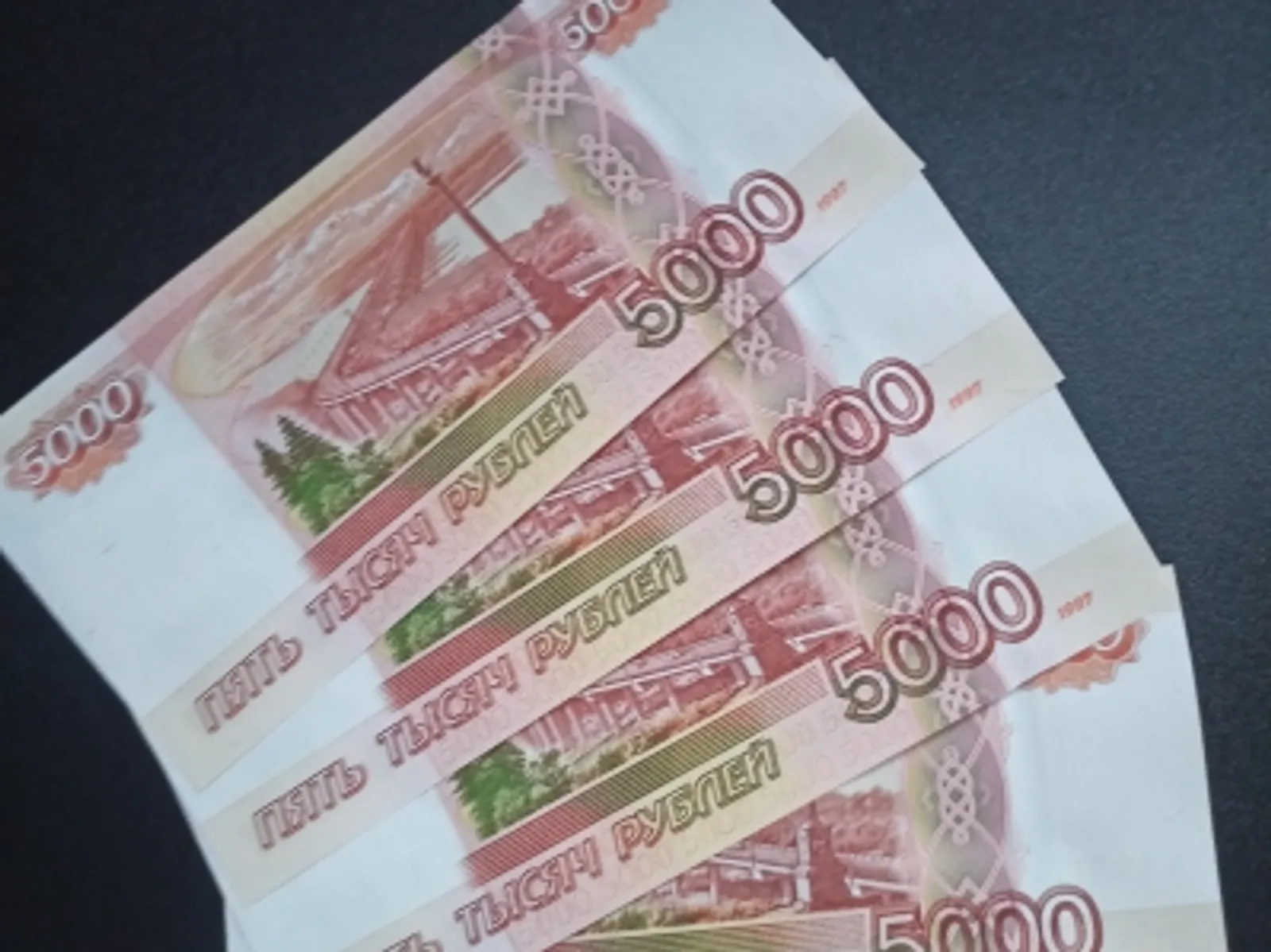 В САЛАВАТЕ ПЕНСИОНЕР ПЕРЕДАЛ КУРЬЕРАМ ПОЧТИ 22 МИЛЛИОНА РУБЛЕЙ, ПОВЕРИВ ЛЖЕСОТРУ