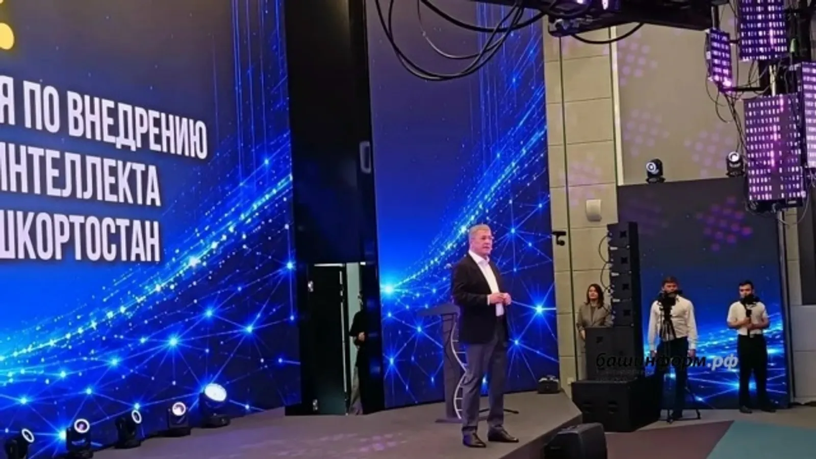 Радий Хәбиров Башҡортостанда яһалма зиһенде индереү буйынса төп бурыстарҙы билдә