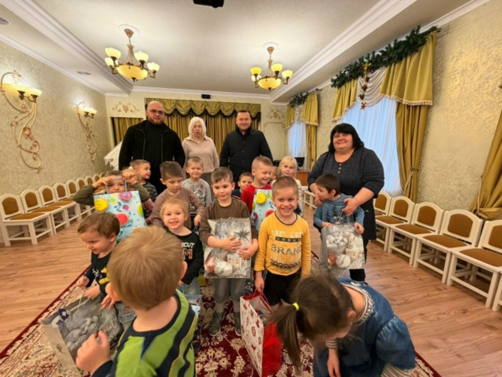 Донецк балаларын ҡыуандырҙылар