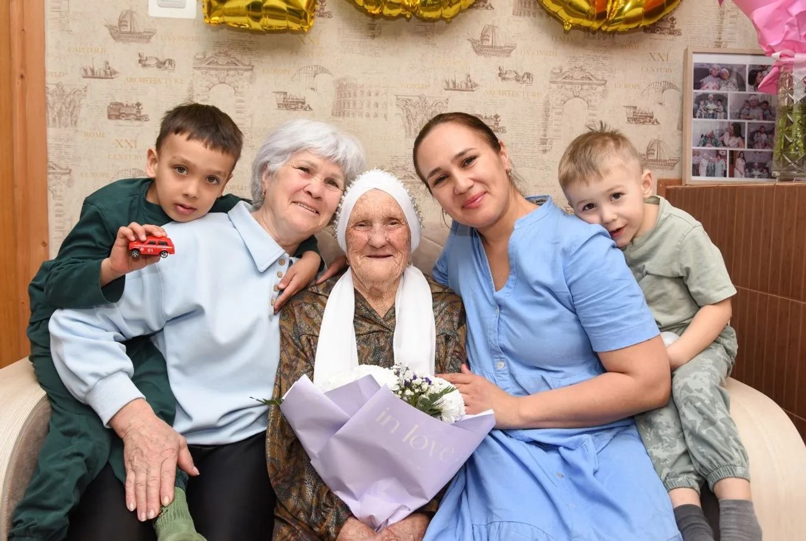 Туймазы районының Өязетамак авылында яшәүче ак әби бер гасырлык юбилеен билгели