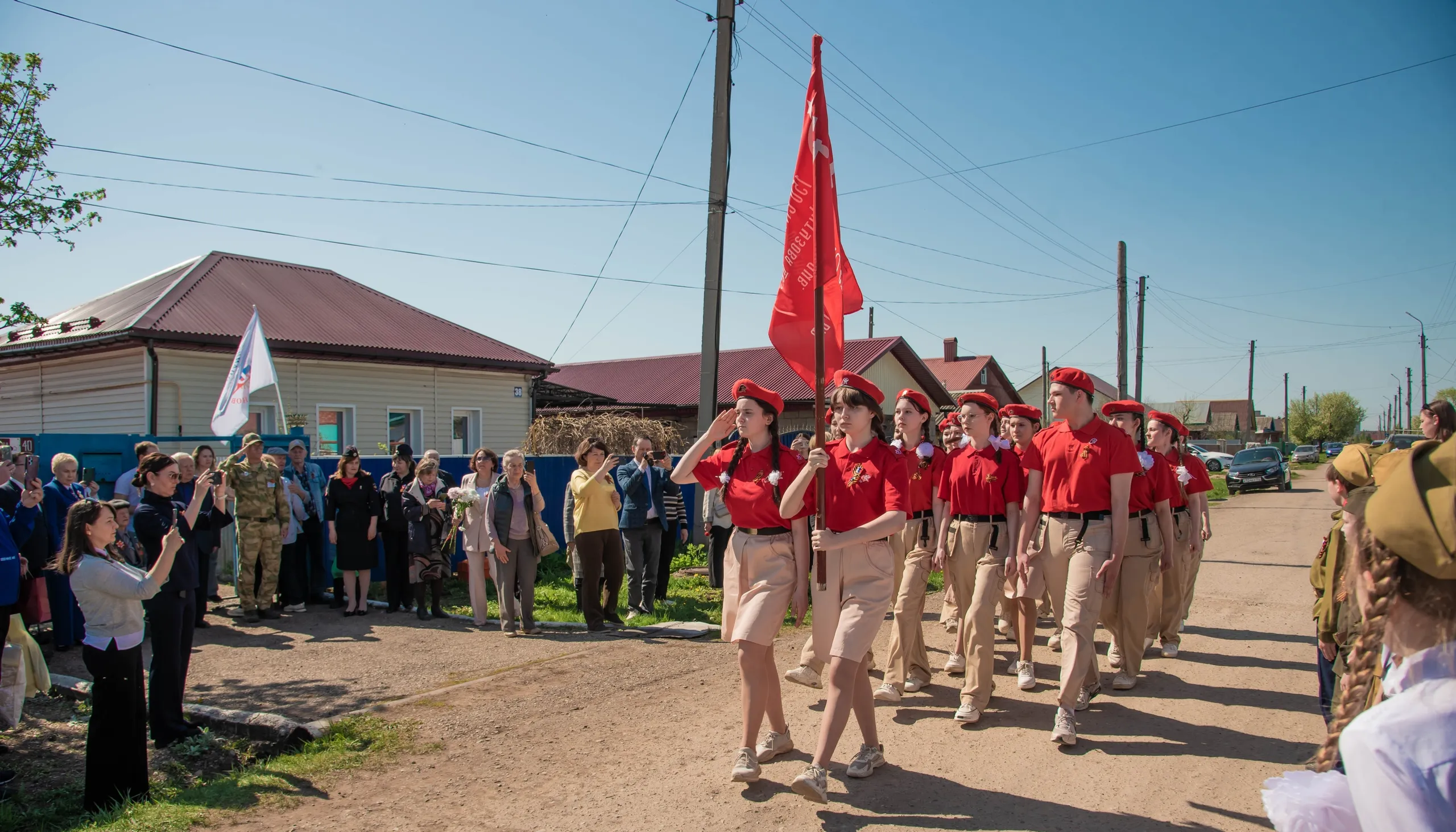 Туймазыла Бөйөк ватан һуғышы ветераны йорто янында парад үтте