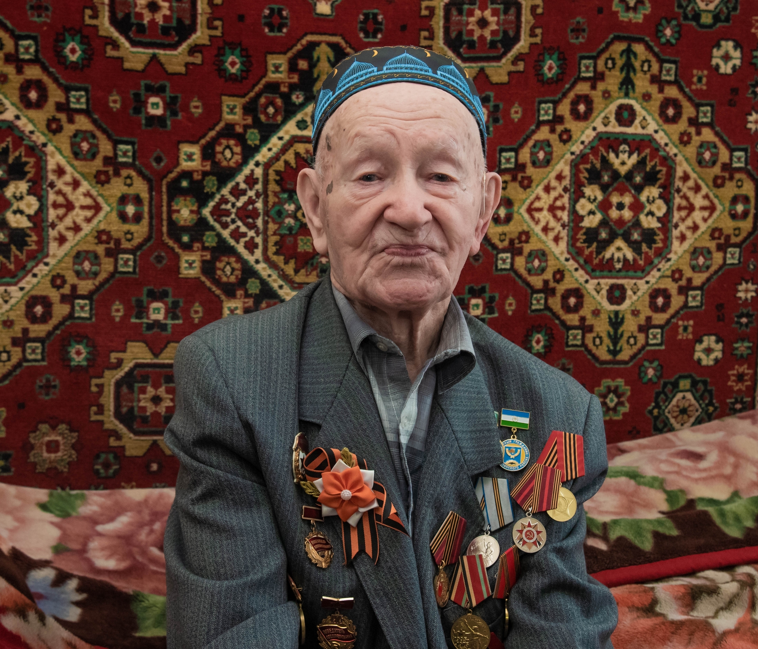 Бер быуатлыҡ юбилей менән, ҡәҙерле ветеран!