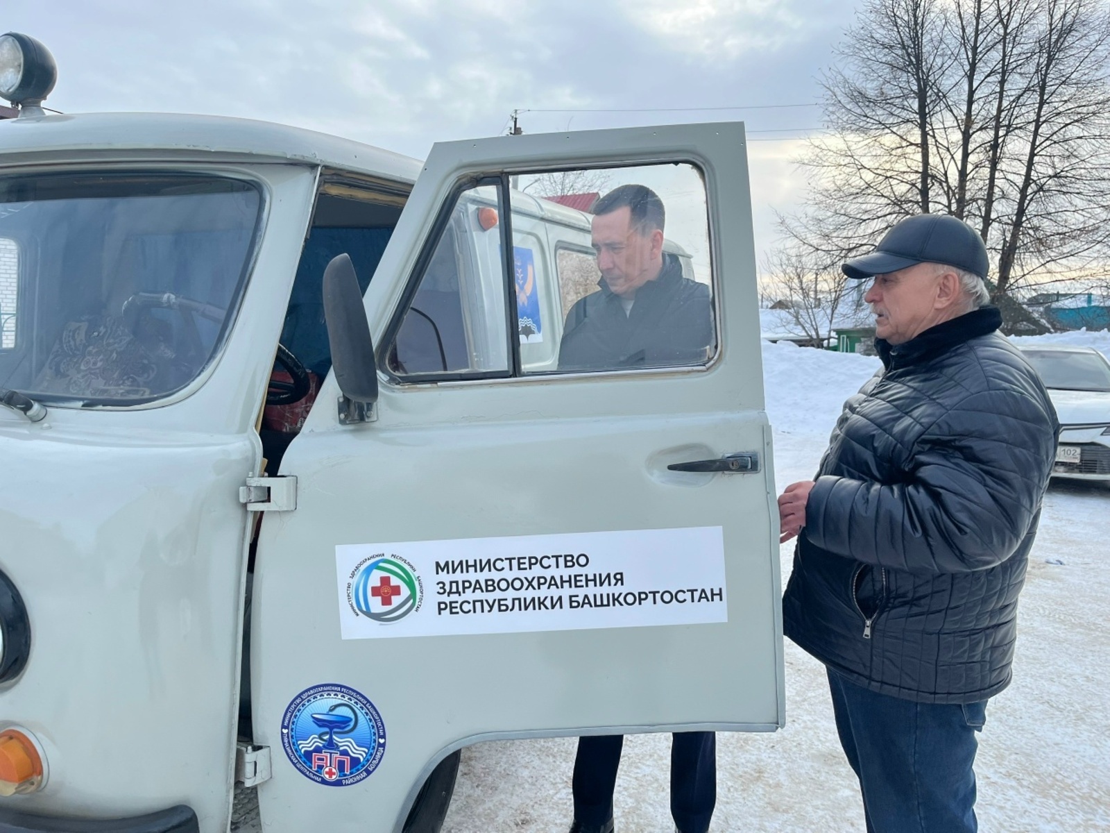 Туймазыла табиптар туғыҙыесы автомобилде МХО яугирҙарына тапшырҙы