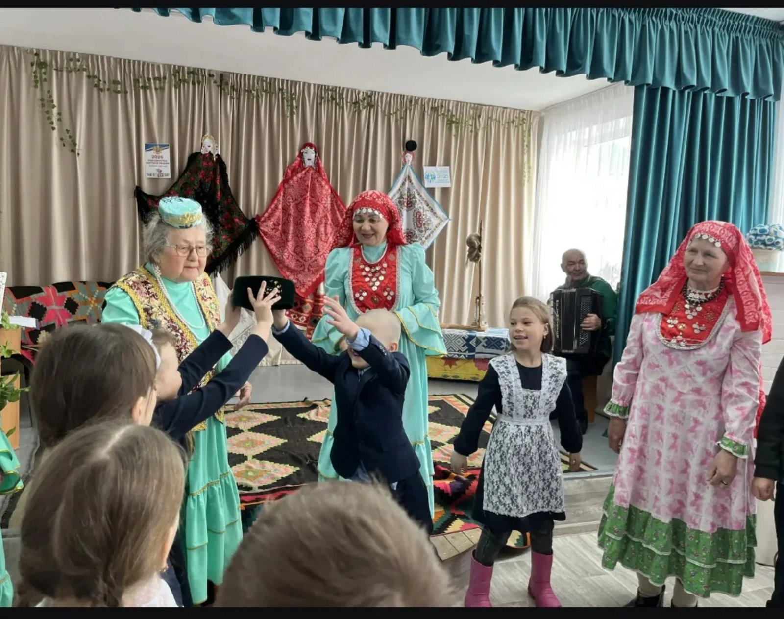 В Туймазах любители старины устроили фольклорный праздник