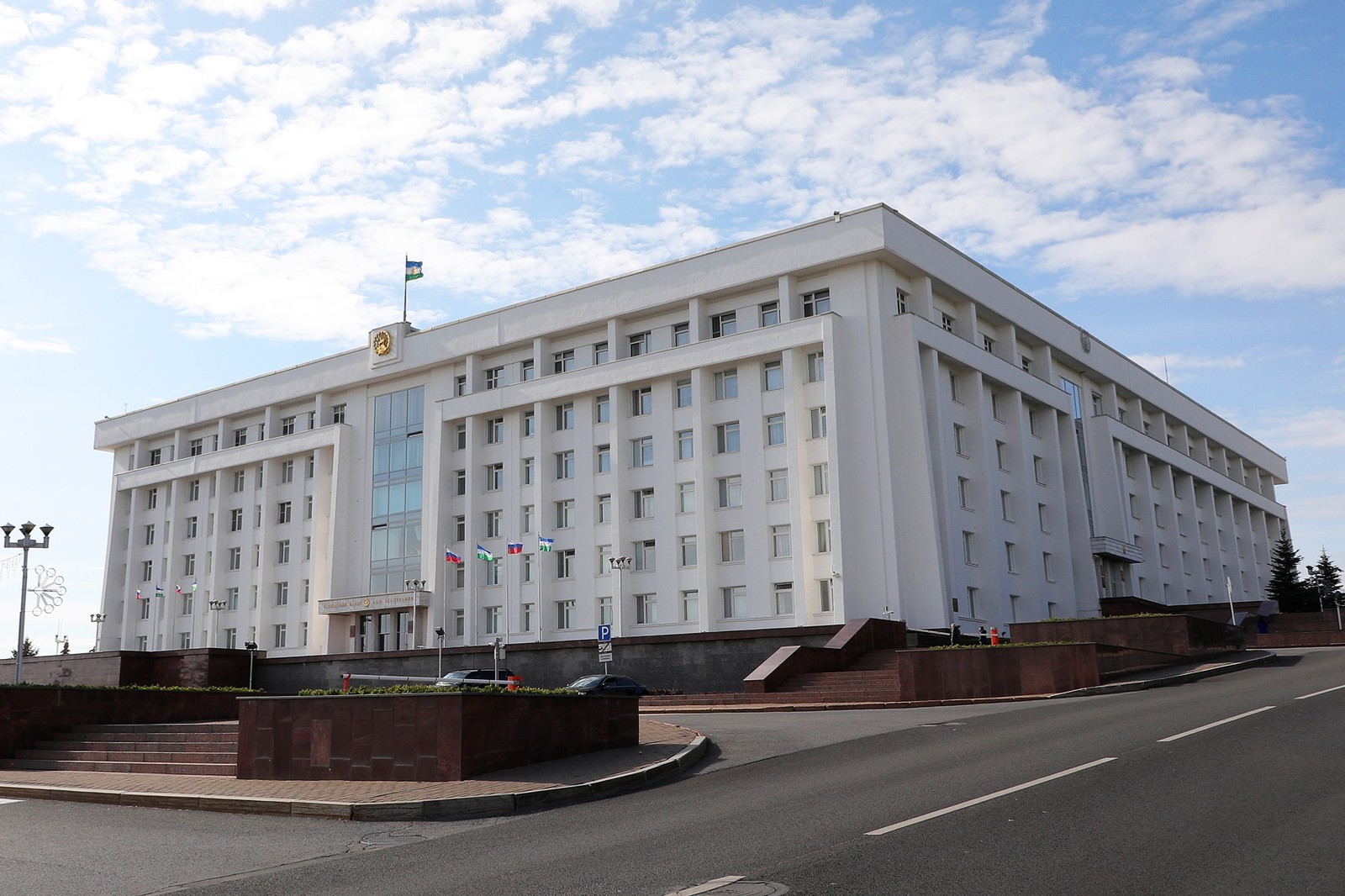 Глава Башкирии поздравил муниципальных служащих с Днем местного самоуправления