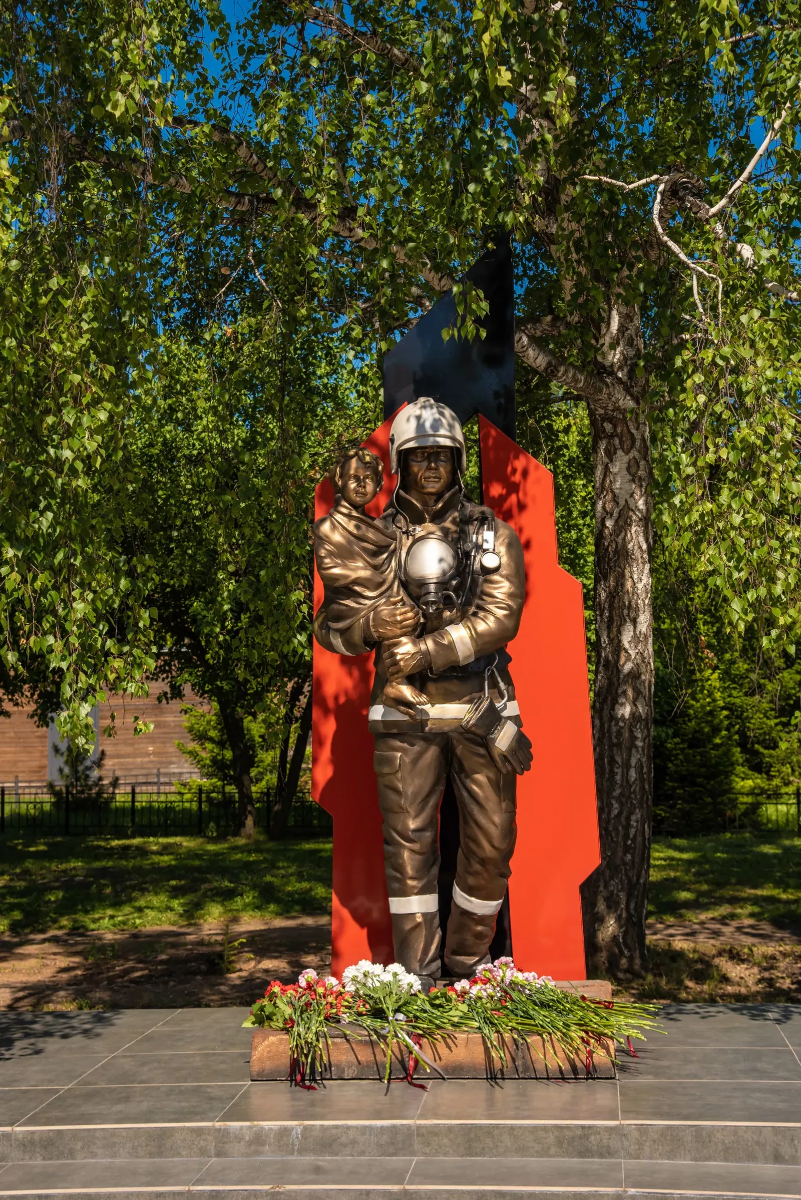 Радий Хабиров поздравил пожарных республики с профессиональным праздником