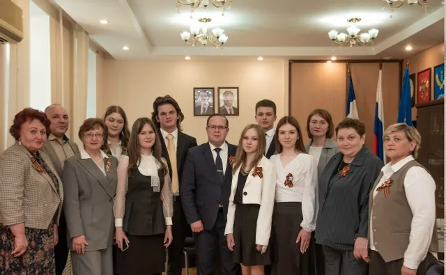 Туймазы районы хакимиәте башлығы уҡыусылар менән осрашты